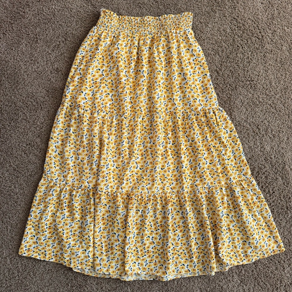 Love Olive Co Sunny Floral Print Tiered Maxi Skirt Elastic Waist Lined sz Small